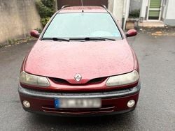 Rot Gebraucht 1999 Renault Laguna Kombi | 1.600 €