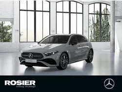 Grau / manufaktur alpingrau Gebraucht 2025 Mercedes A200 AMG line Limousine | 40.900 €