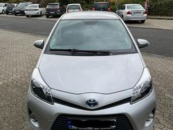 Silber Gebraucht 2014 Toyota Yaris Hybrid Kleinwagen | 10.999 € (Guter Preis)