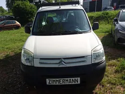 Weiß Gebraucht 2005 Citroën Berlingo Van / Kleinbus | 2.690 € (Etwas zu teuer)