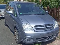 Silber Gebraucht 2004 Opel Meriva Van / Kleinbus | 450 € (Superpreis)