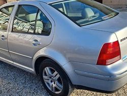 Silber Gebraucht 2002 VW Bora Trendline Limousine | 3.750 € (Teuer)