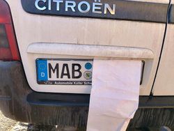 Weiß Gebraucht 2003 Citroën Berlingo Van / Kleinbus | 1.800 € (Fairer Preis)