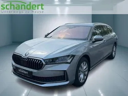 Grau (graphitegrau metallic (grau)) Neu 2025 Skoda Superb Selection Kombi | 36.950 € (Fairer Preis)