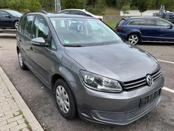 Grau Gebraucht 2011 VW Touran Trendline Van / Kleinbus | 4.899 € (Guter Preis)