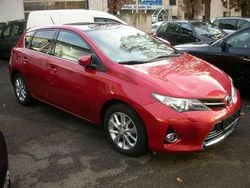 Red mica metallic / wildfire Gebraucht 2014 Toyota Auris Executive Limousine | 12.890 € (Guter Preis)