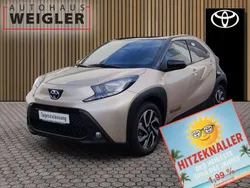 Ginger beige metallic Neu 2025 Toyota Aygo Team Kleinwagen | 19.590 €