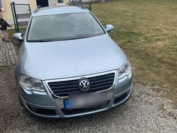 Blau Gebraucht 2006 VW Passat Kleinwagen | 1.500 €