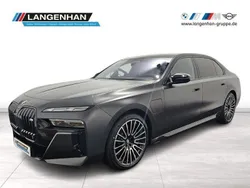 Grau Gebraucht 2024 BMW M760e Performance Limousine | 139.997 € (Teuer)