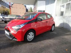 Rot Gebraucht 2019 Toyota Aygo Business Edition Kleinwagen | 6.999 € (Fairer Preis)