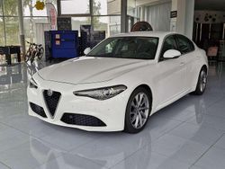 Bianco alfa Gebraucht 2016 Alfa Romeo Giulia Limousine | 14.250 €