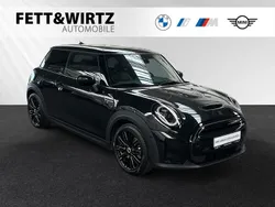 Schwarz Gebraucht 2022 Mini Cooper SE Kleinwagen | 20.500 € (Etwas zu teuer)