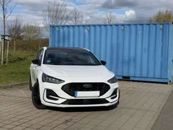 Weiß Gebraucht 2023 Ford Focus ST-Line Limousine | 26.900 € (Teuer)