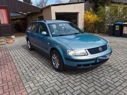 Blau Gebraucht 1999 VW Passat Kombi | 500 € (Superpreis)