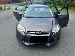 Grau Gebraucht 2014 Ford Focus Kombi | 3.900 € (Guter Preis)