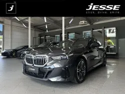 Grau Gebraucht 2024 BMW 520 M Sport Limousine | 50.990 €