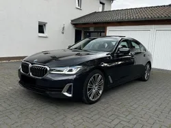 Grau Gebraucht 2021 BMW 530 M Sport Limousine | 28.900 € (Guter Preis)