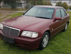 Rot Gebraucht 1999 Mercedes C220 Limousine | 2.350 €