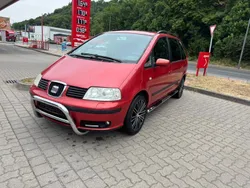Rot Gebraucht 2001 Seat Alhambra Van / Kleinbus | 5.500 € (Teuer)