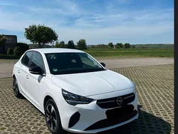 Weiß Gebraucht 2023 Opel Corsa-e Edition Kleinwagen | 18.900 € (Etwas zu teuer)