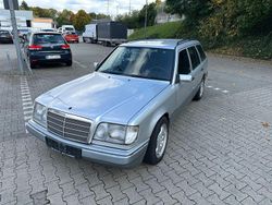 Grau Gebraucht 1995 Mercedes 220 Kombi | 3.700 €