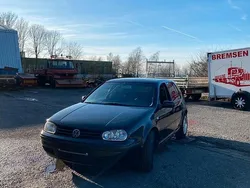 Schwarz Gebraucht 2001 VW Golf IV Kleinwagen | 850 € (Fairer Preis)