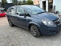 Grau Gebraucht 2010 Opel Zafira Van / Kleinbus | 2.250 €
