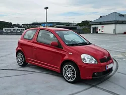 Rot Gebraucht 2004 Toyota Yaris Kleinwagen | 3.099 € (Fairer Preis)