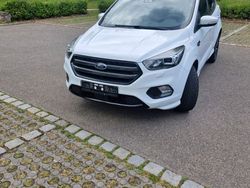 Weiß Gebraucht 2017 Ford Kuga ST-Line SUV | 16.900 € (Fairer Preis)
