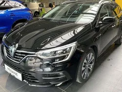Blackpearlschwarz (metallic) Gebraucht 2023 Renault Mégane GrandTour Techno Kombi | 24.290 € (Etwas zu teuer)