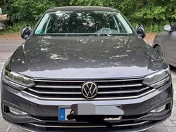 Grau Gebraucht 2021 VW Passat Business Kombi | 21.000 € (Guter Preis)