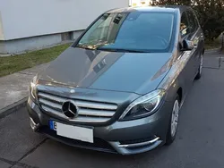 Grau Gebraucht 2014 Mercedes B180 Van / Kleinbus | 13.500 € (Guter Preis)