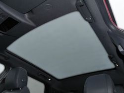 Rot Gebraucht 2024 Land Rover Discovery Sport SE Dynamic SUV | 52.390 € (Fairer Preis)