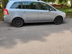 Grau Gebraucht 2008 Opel Zafira Van / Kleinbus | 3.250 € (Teuer)