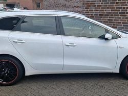 Weiß Gebraucht 2017 Kia Ceed 2 Kombi | 10.900 € (Fairer Preis)