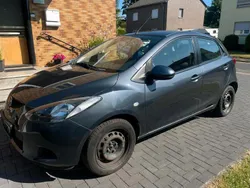 Grau Gebraucht 2010 Mazda 2 Kleinwagen | 2.200 € (Fairer Preis)