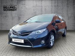 Blau Gebraucht 2013 Toyota Auris Edition Limousine | 8.900 € (Etwas zu teuer)
