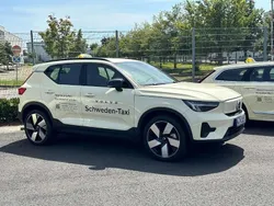 Silver dawn / metallic Gebraucht 2023 Volvo XC40 Plus SUV | 38.950 € (Guter Preis)