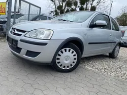 Grün Gebraucht 2005 Opel Corsa Kleinwagen | 2.300 € (Fairer Preis)