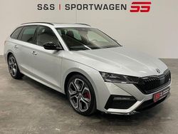 Brilliantsilber metallic Gebraucht 2024 Skoda Octavia RS Kombi | 32.900 €