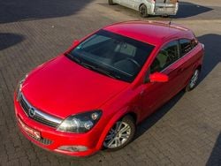 Rot Gebraucht 2009 Opel Astra GTC Limousine | 2.699 € (Fairer Preis)