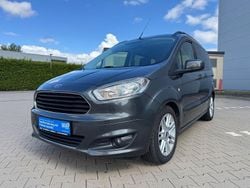 Grau Gebraucht 2016 Ford Tourneo Courier Titanium Van / Kleinbus | 7.100 € (Guter Preis)