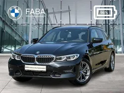 Schwarz Gebraucht 2022 BMW 320e Sport Line Kombi | 28.950 € (Fairer Preis)