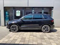 Schwarzmagic perleffekt (metallic) Gebraucht 2024 Skoda Karoq SportLine SUV | 34.950 € (Fairer Preis)