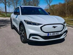 Weiß Gebraucht 2022 Ford Mustang Mach-E SUV | 33.400 € (Fairer Preis)