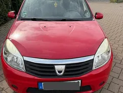 Rot Gebraucht 2009 Dacia Sandero Kleinwagen | 1.590 € (Guter Preis)