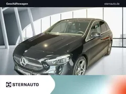 Digitalweiß Gebraucht 2023 Mercedes B200 AMG line Van / Kleinbus | 37.900 €