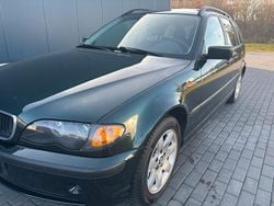 Grün Gebraucht 2002 BMW 318 Kombi | 2.200 € (Guter Preis)