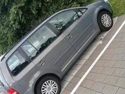 Grau Gebraucht 2004 VW Touran Van / Kleinbus | 2.800 € (Fairer Preis)