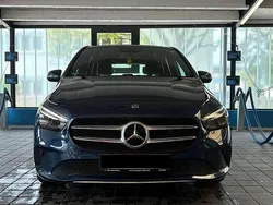 Blau Gebraucht 2018 Mercedes B200 Van / Kleinbus | 22.600 €
